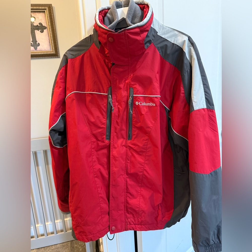 Columbia men’s Red and Gray Lined Winter Jacket Size Large